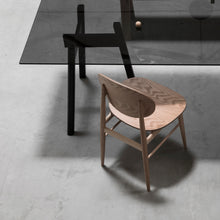 画像をギャラリービューアに読み込む, アウトライン チェア(ホワイト)