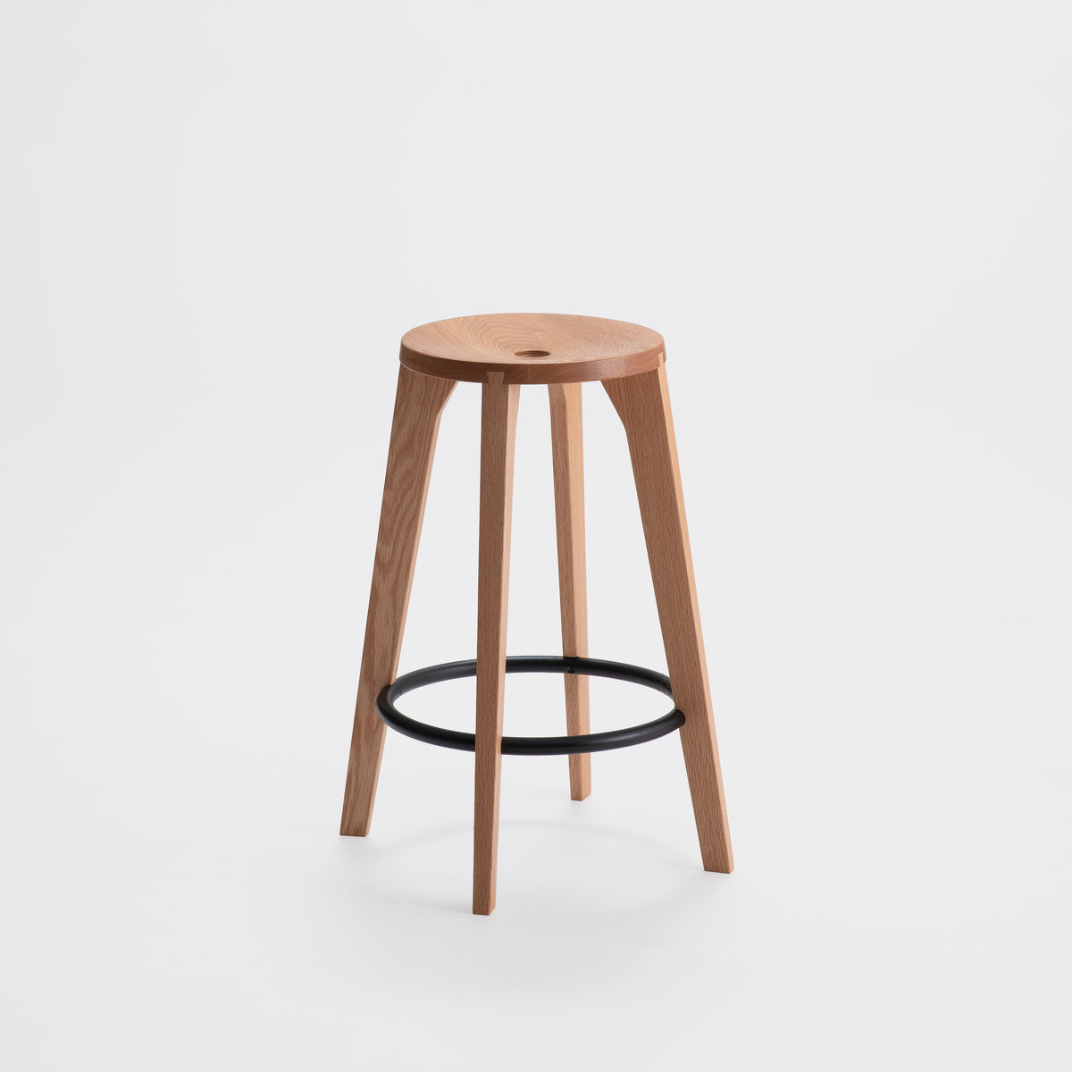 バルクリシュナ・ドーシ　バースツール Ariake_Packshot_Dovetail_Barst